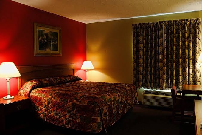 Hometown Inn & Suites photo 2
