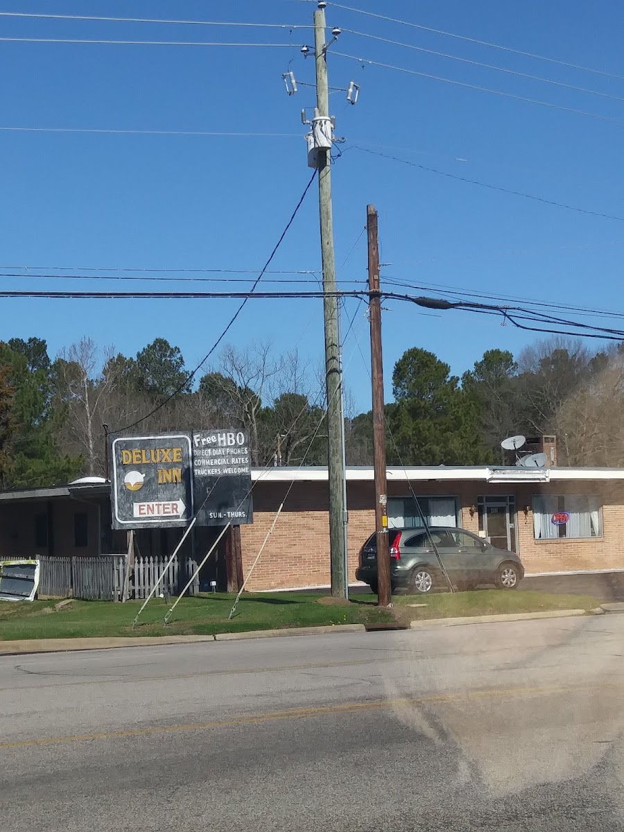 Deluxe Inn photo 2