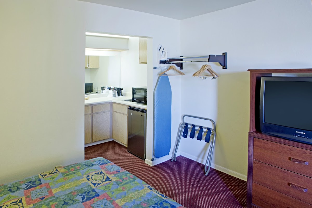 Budget Inn and Suites photo 2