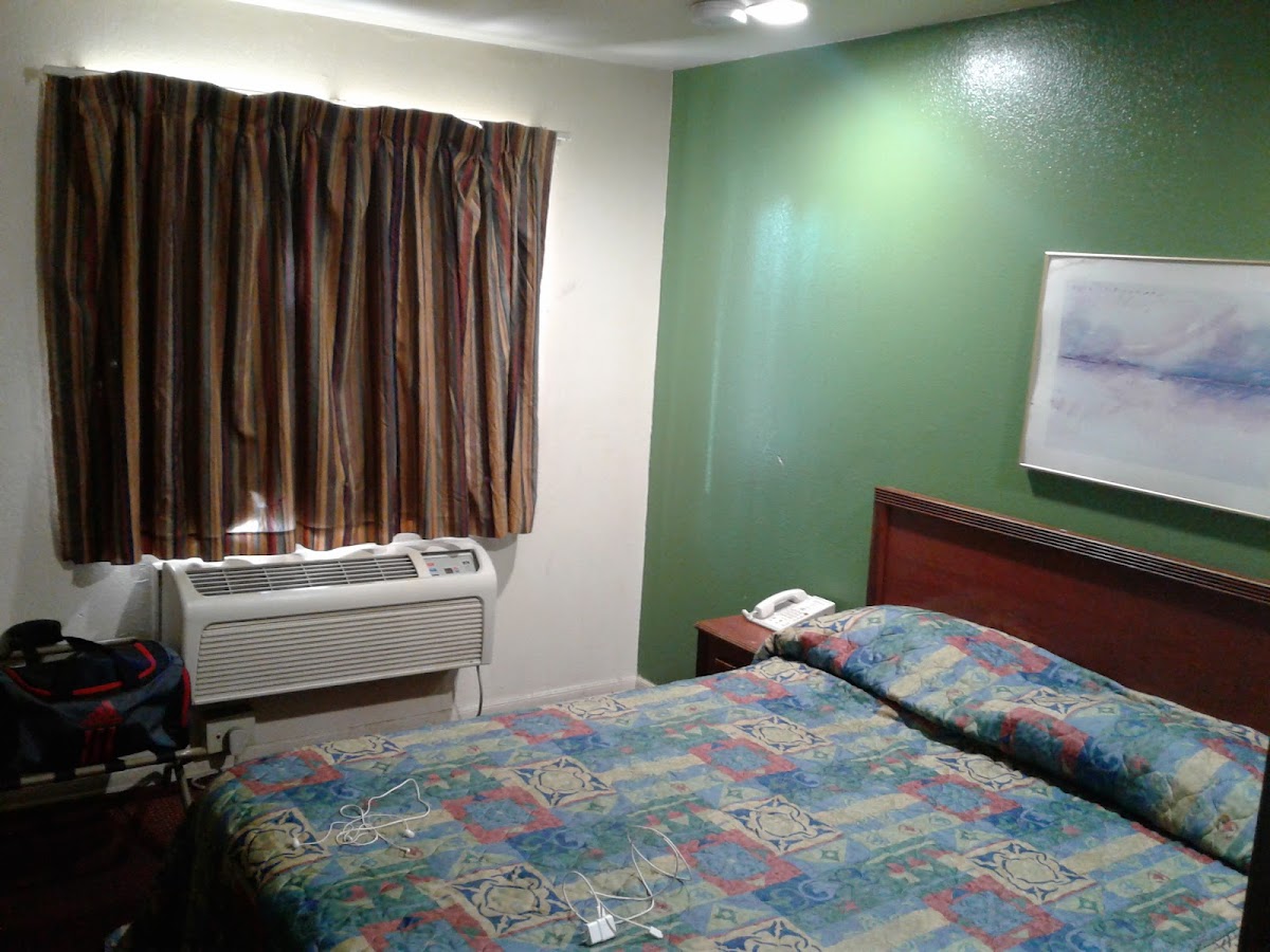 Budget Inn and Suites photo 3