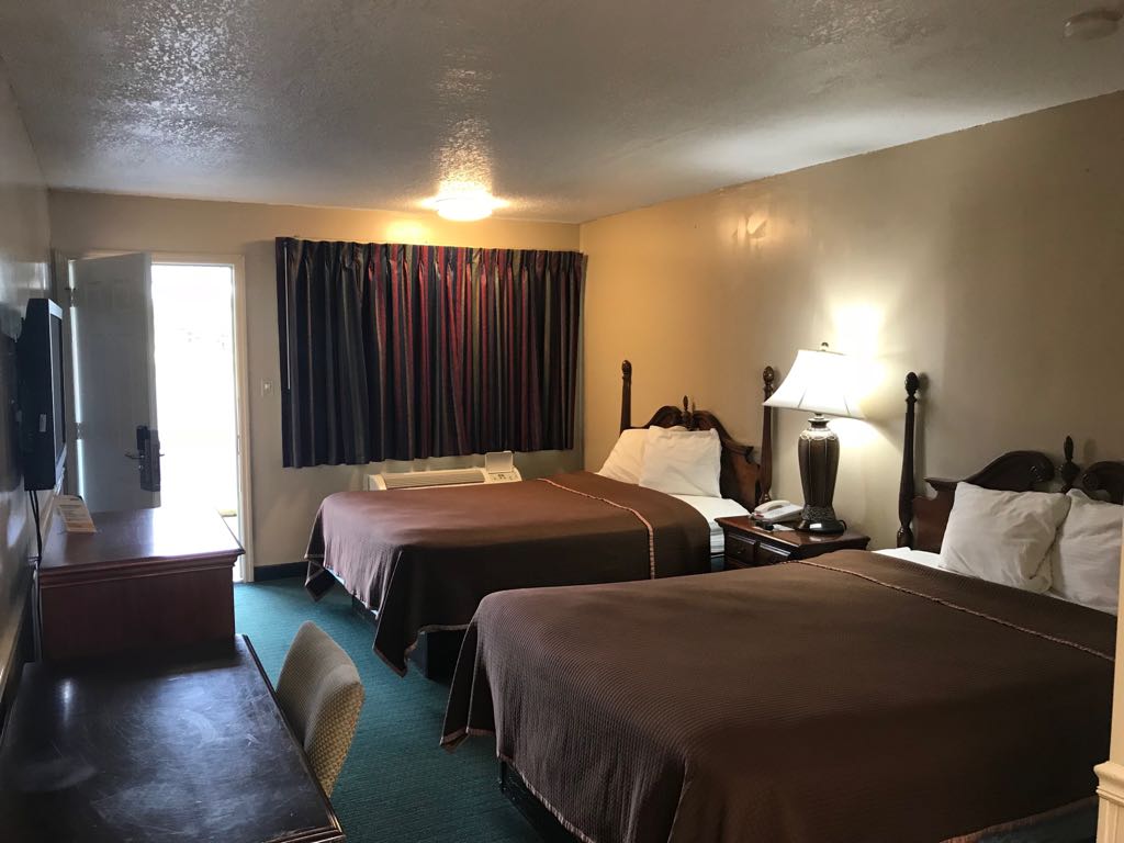 Travelers Inn photo 2