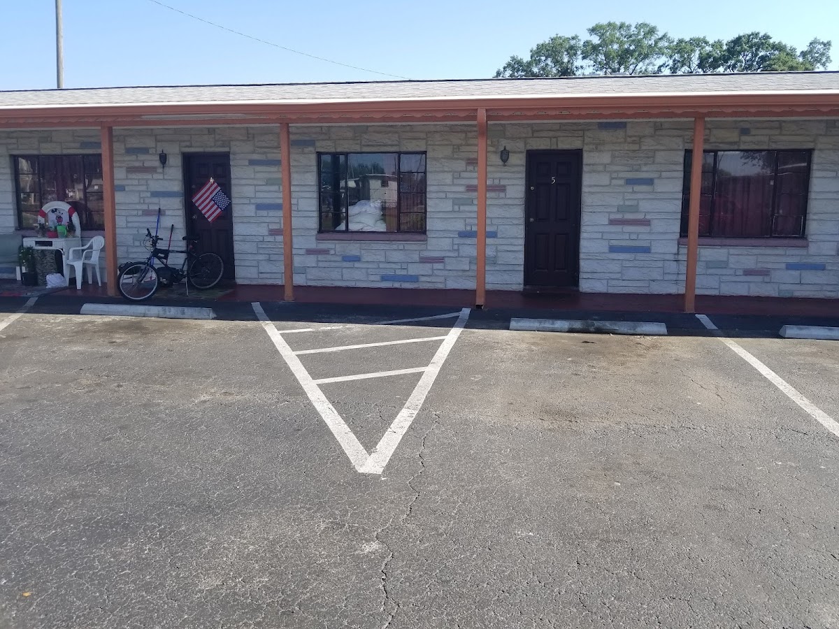 Lamplighter Motel