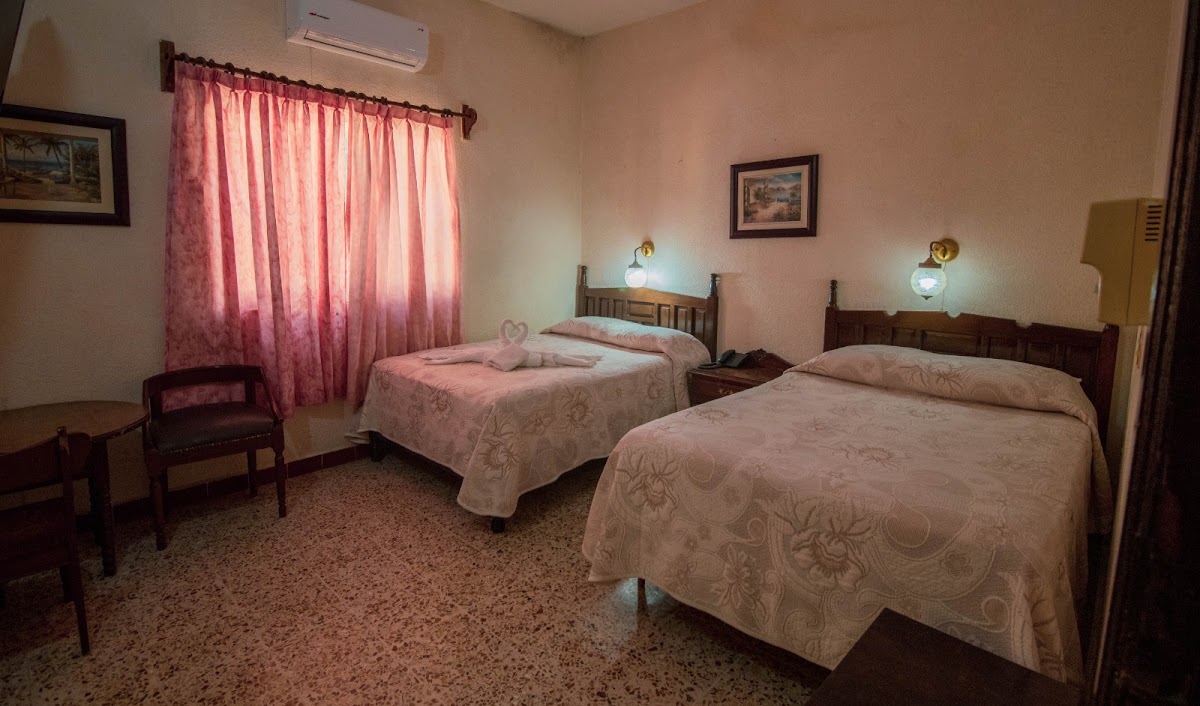 Hotel Plaza photo 2