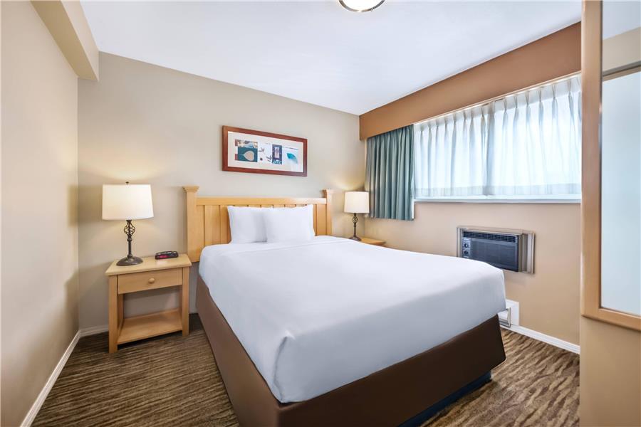 Econo Lodge Inn & Suites photo 2