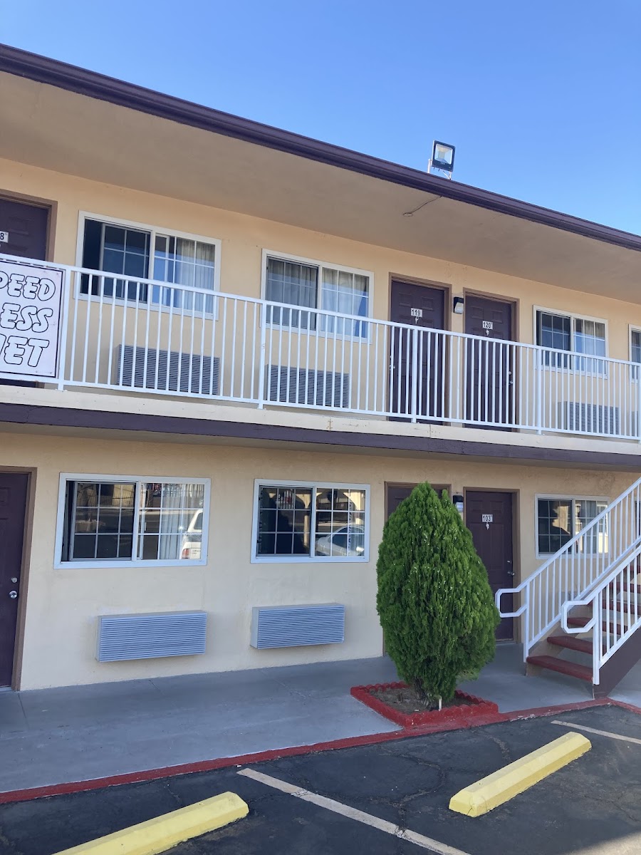 Budget Inn photo 3