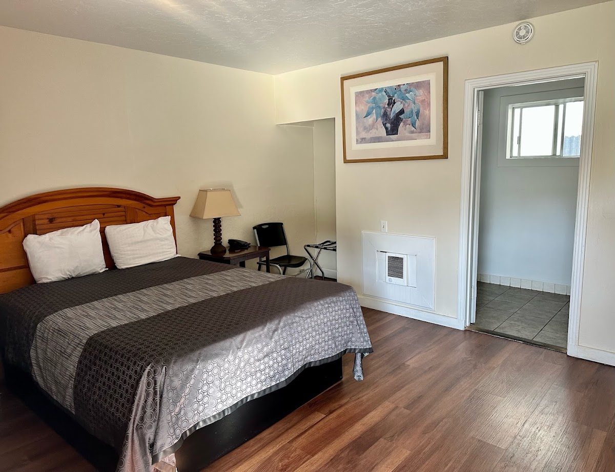 Lone Pine Motel photo 3
