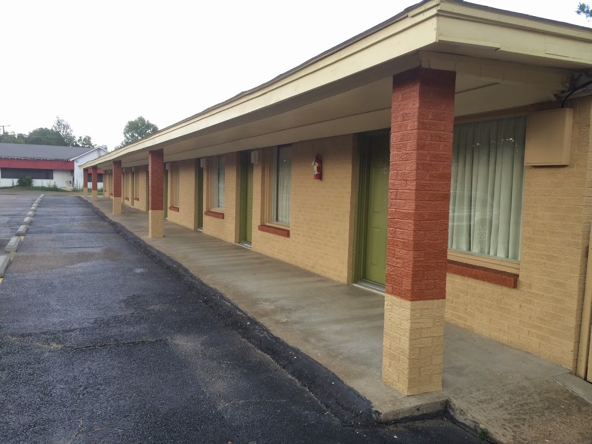 Deluxe Inn