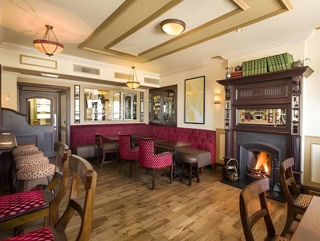 The Royal Hotel photo 2