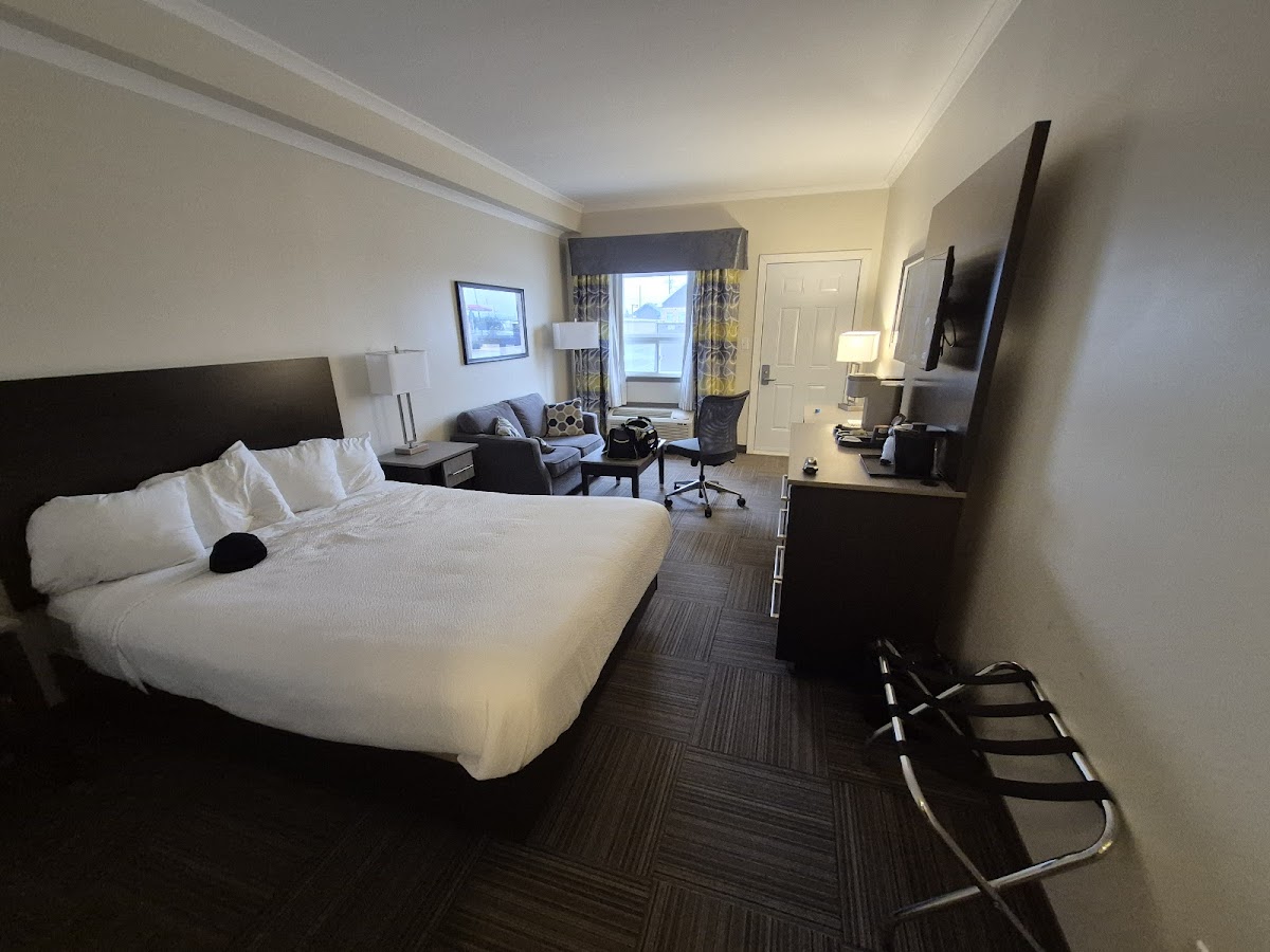 Crossroads Inn & Suites photo 2