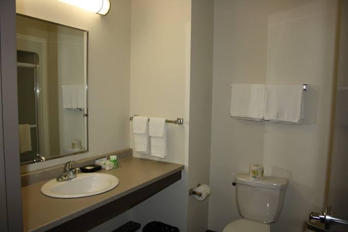 Crossroads Inn & Suites photo 3