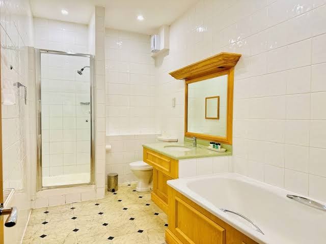 Crown Hotel photo 2