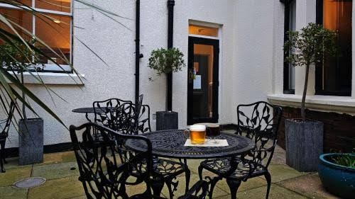 Crown Hotel photo 3