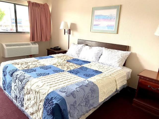 Regency Inn photo 2