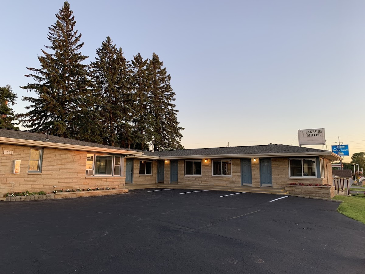Lakeside Motel