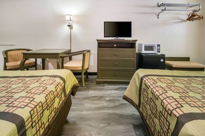Rodeway Inn photo 2