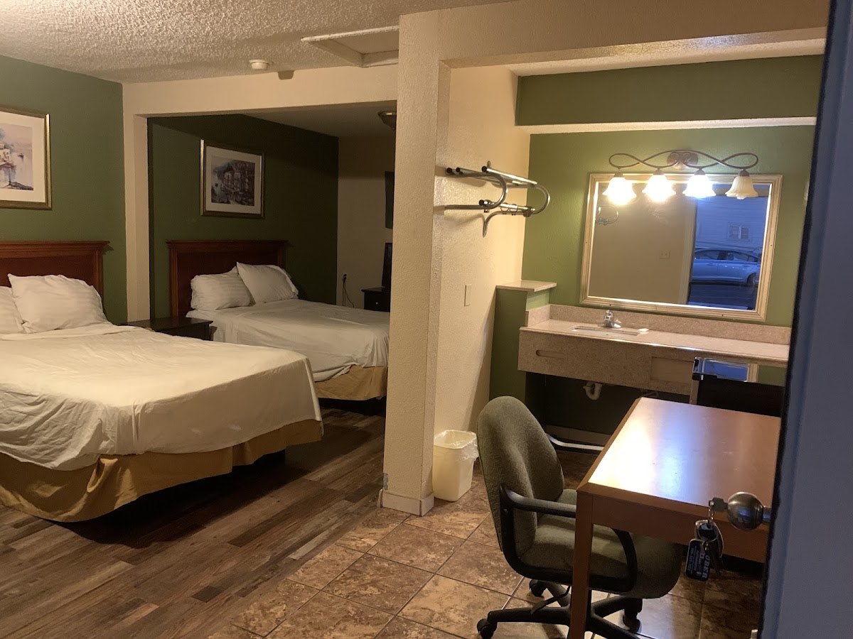 Colonial Motel photo 2