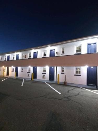 Budget Inn photo 3