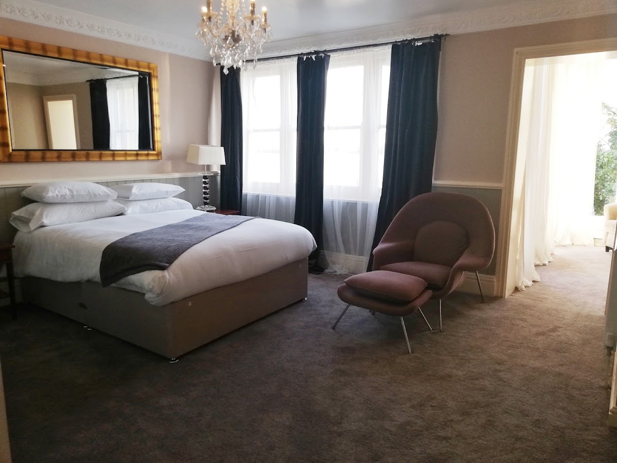 The Royal Hotel photo 2
