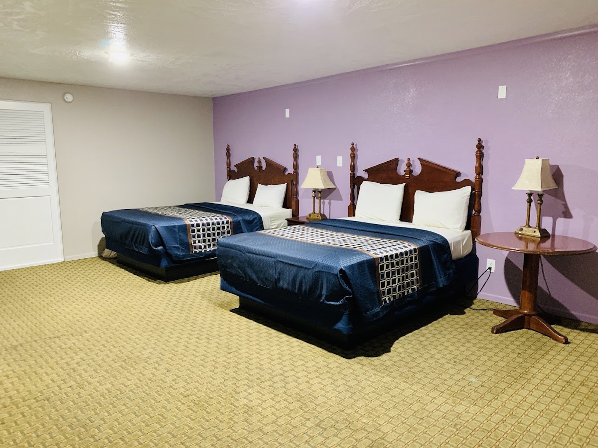 Economy Inn & Suites photo 2