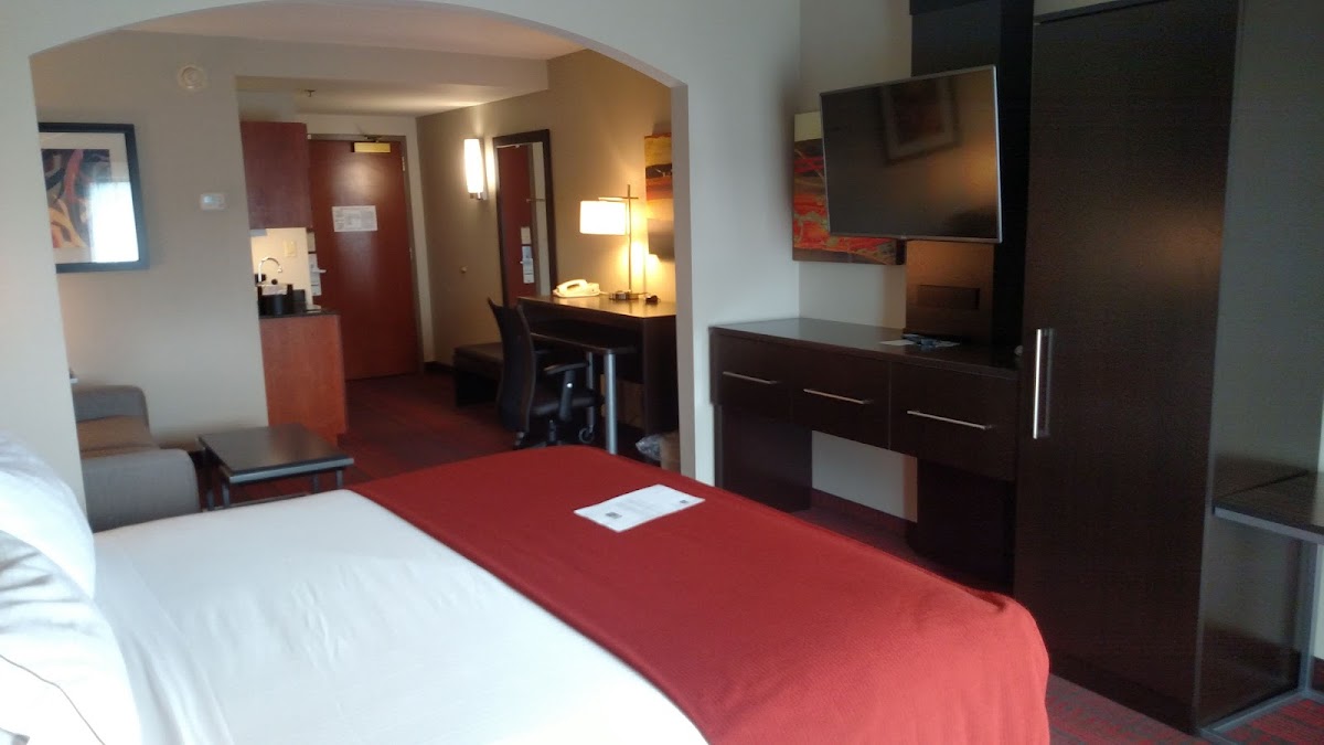Holiday Inn Express & Suites Auburn by IHG photo 3