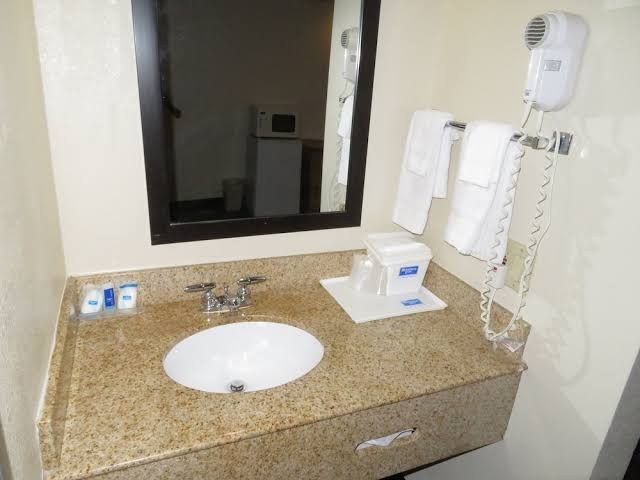 Rodeway Inn photo 3