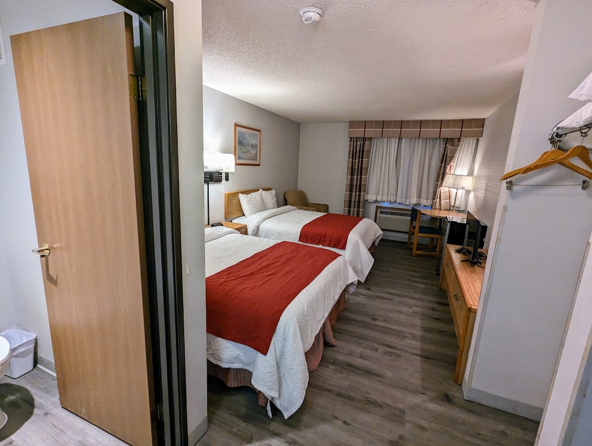 Eastwood Inn photo 2