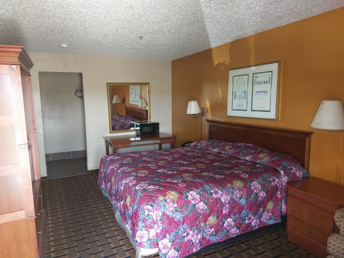 ROYAL INN photo 2