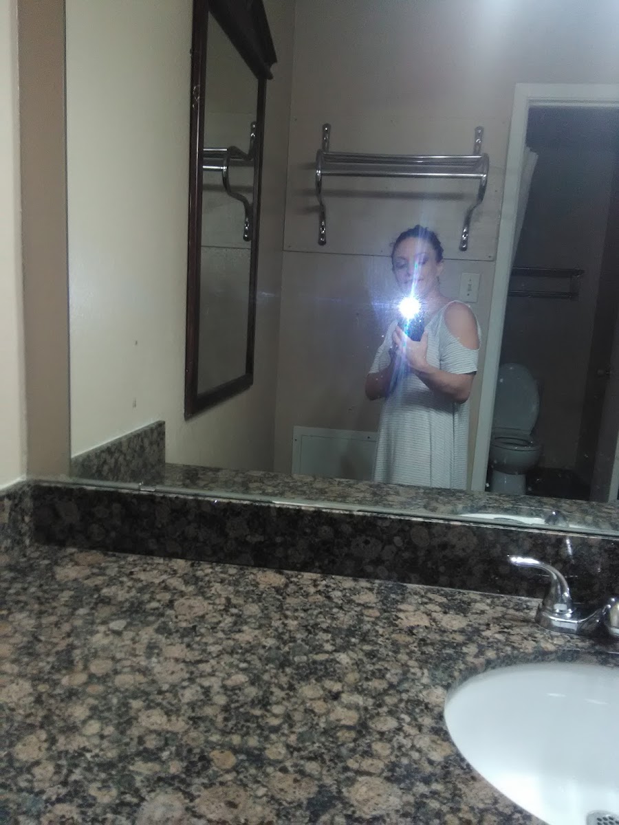 ROYAL INN photo 3