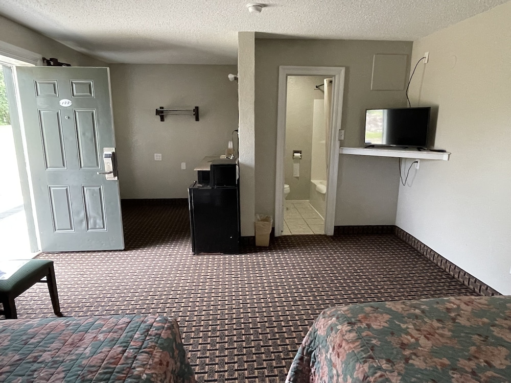 Economy Inn photo 2