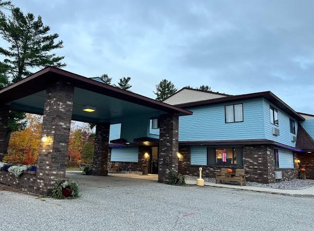 Paradise Inn & Suites