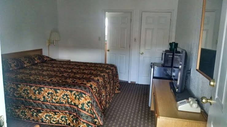 Holiday Motel photo 3