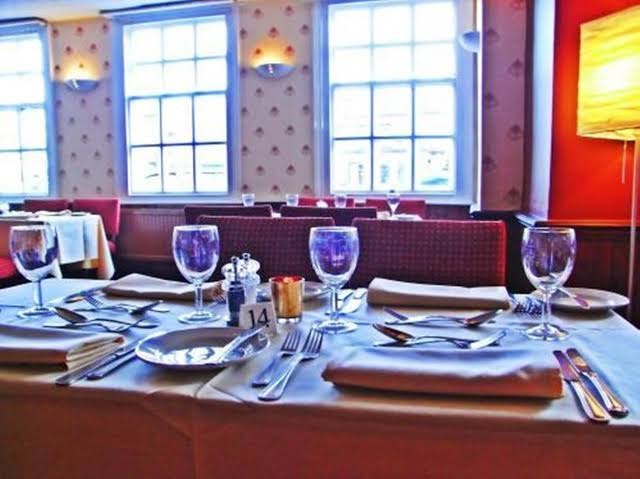 Crown Hotel photo 3