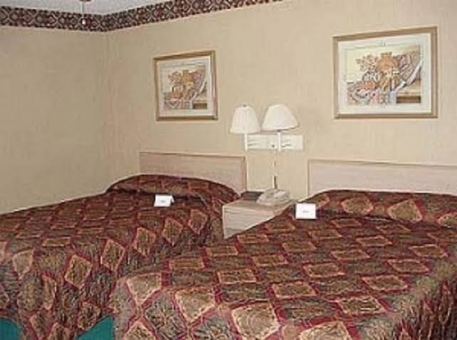 Colonial Inn photo 2