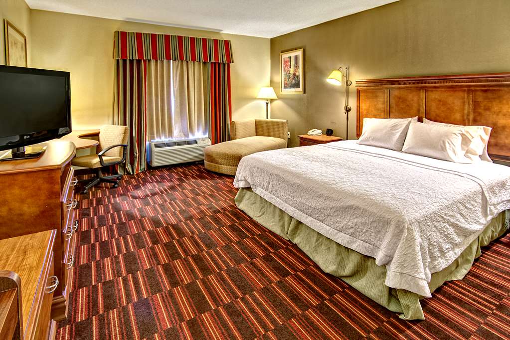 Hampton Inn Cleveland photo 2