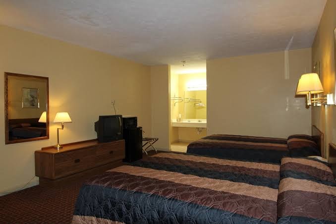 Deluxe Inn photo 3