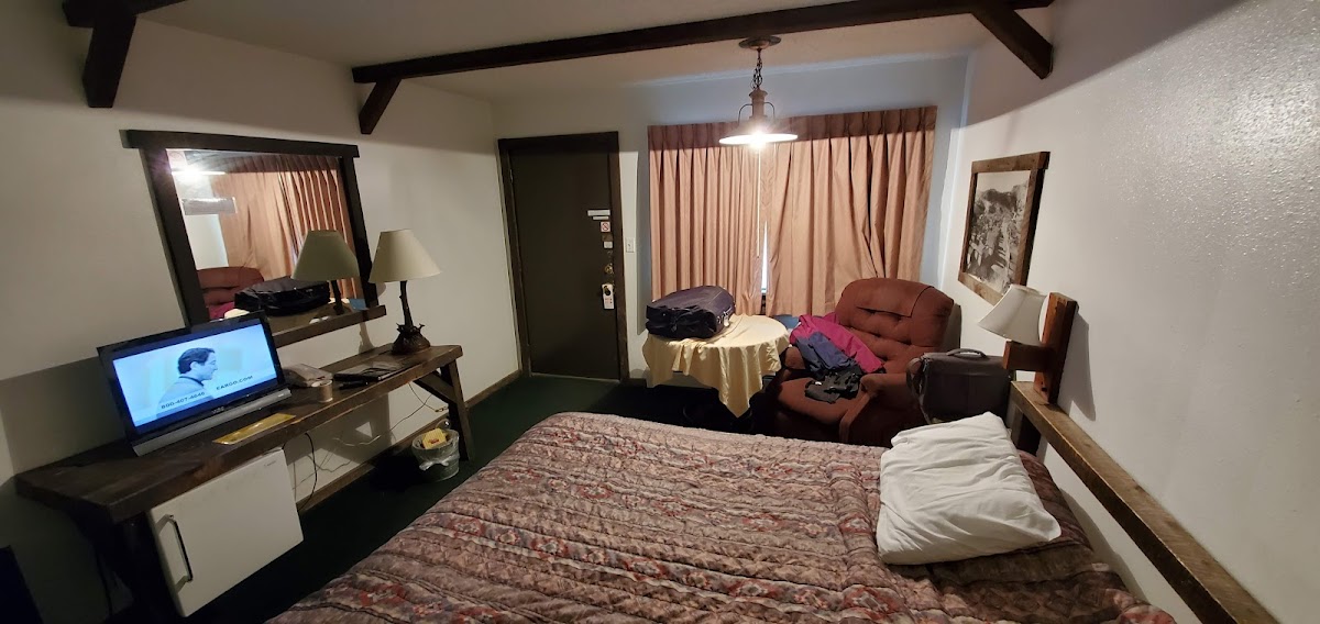 Bunkhouse Motel photo 2