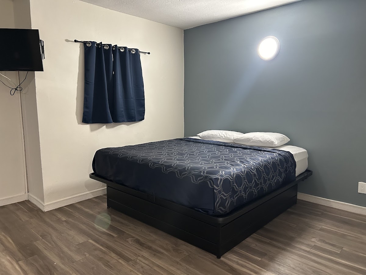 Budget Inn photo 3