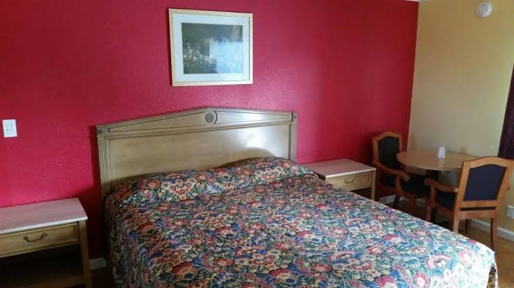 Economy Inn photo 3