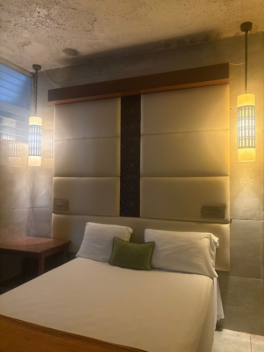 HOTEL EL ' REY '