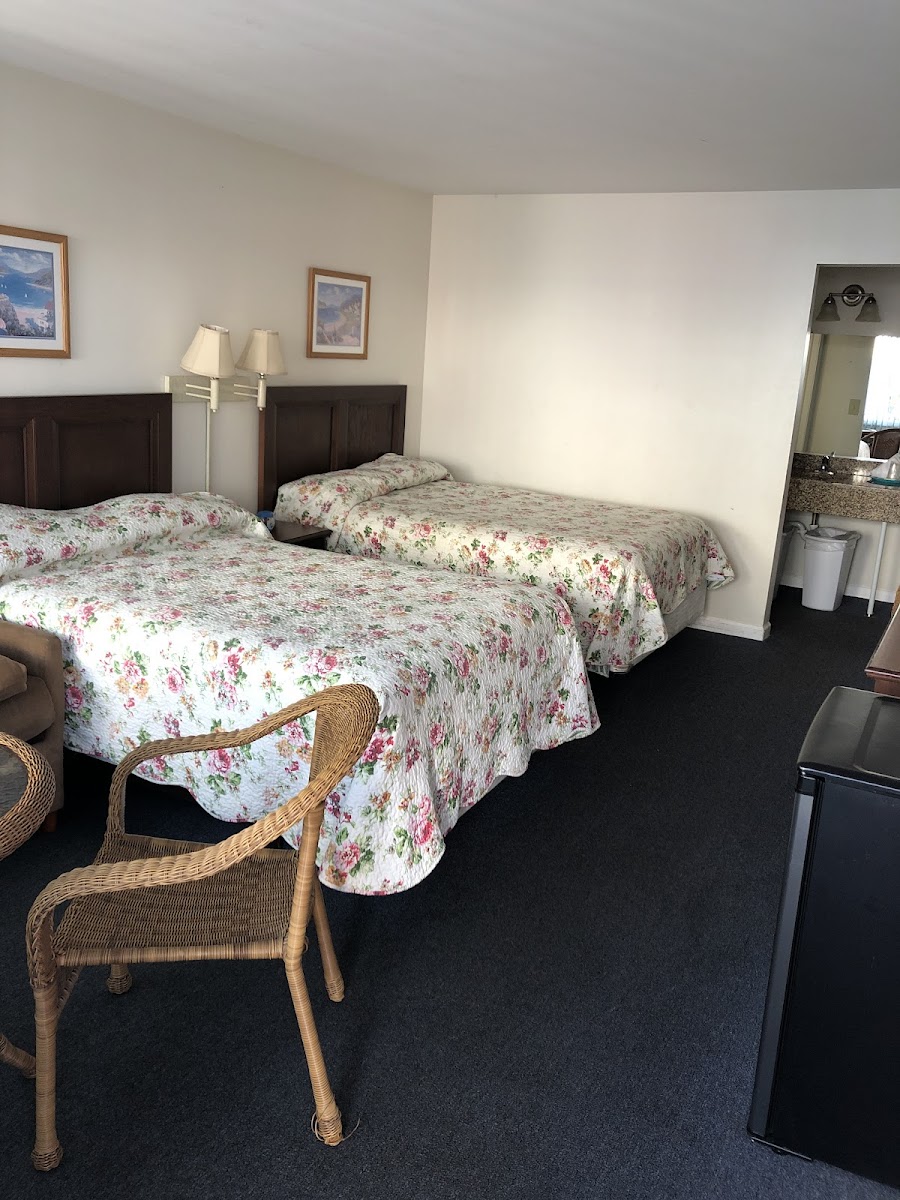 Colony Motel photo 2