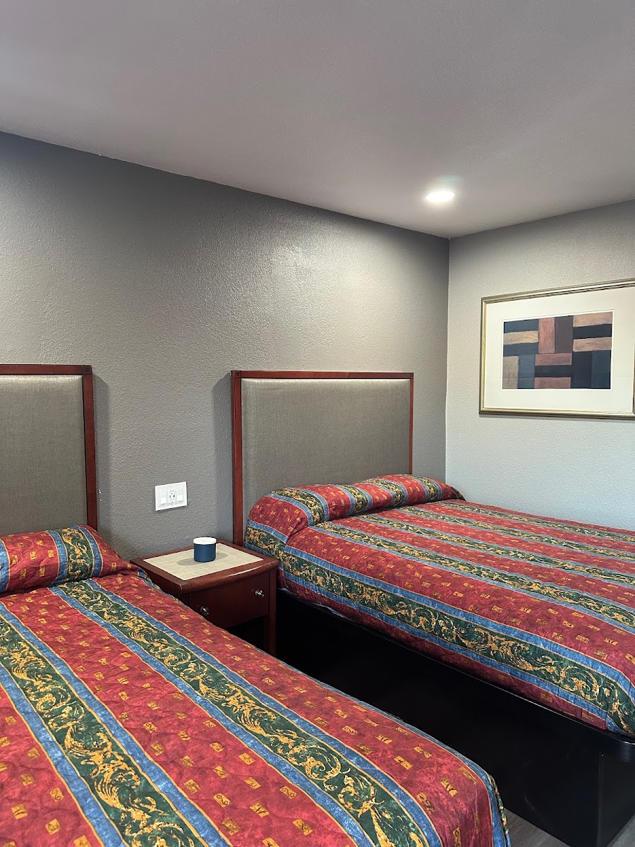Royal Motel photo 3