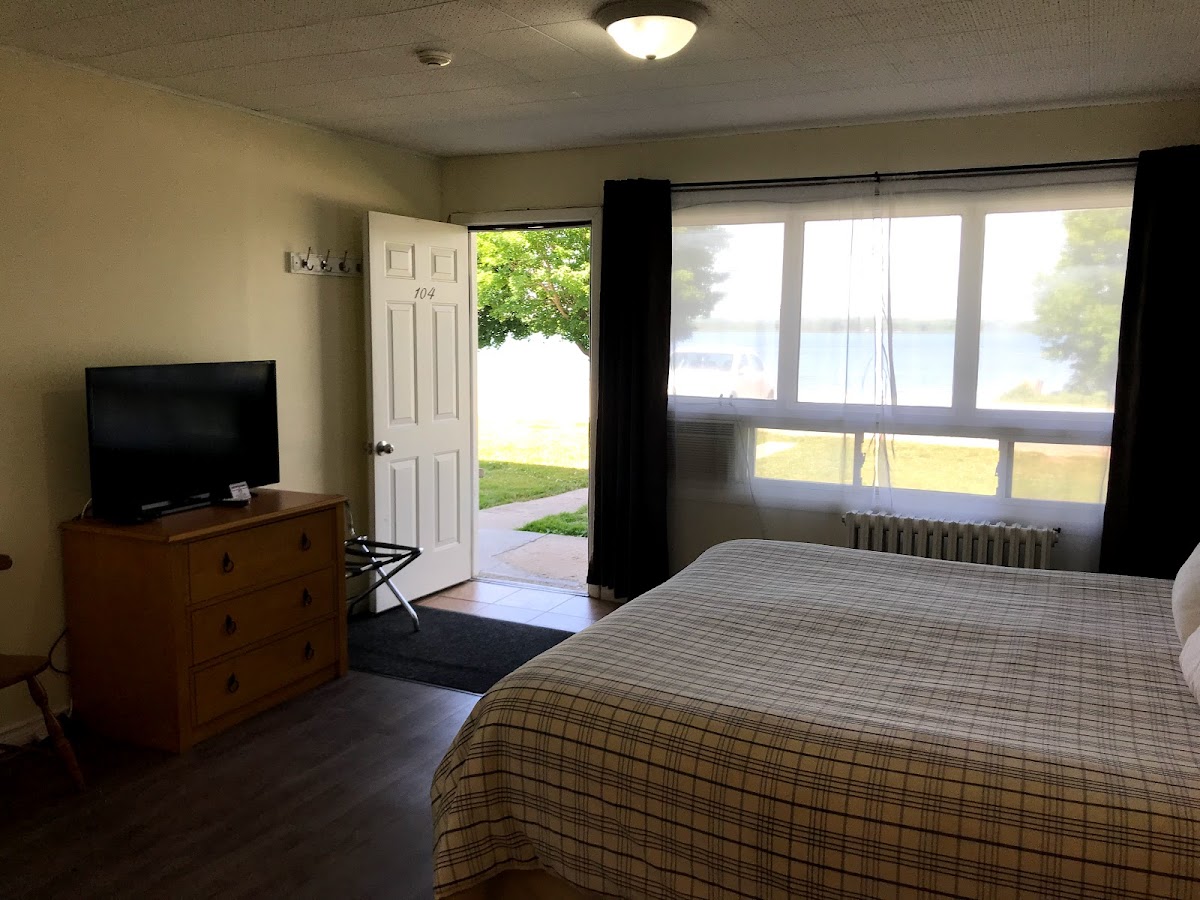 LAKESIDE INN photo 2