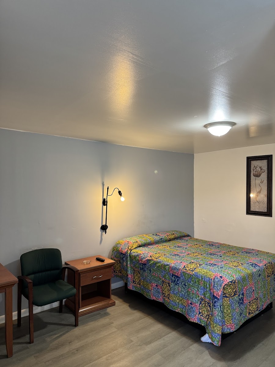 Economy Inn photo 2