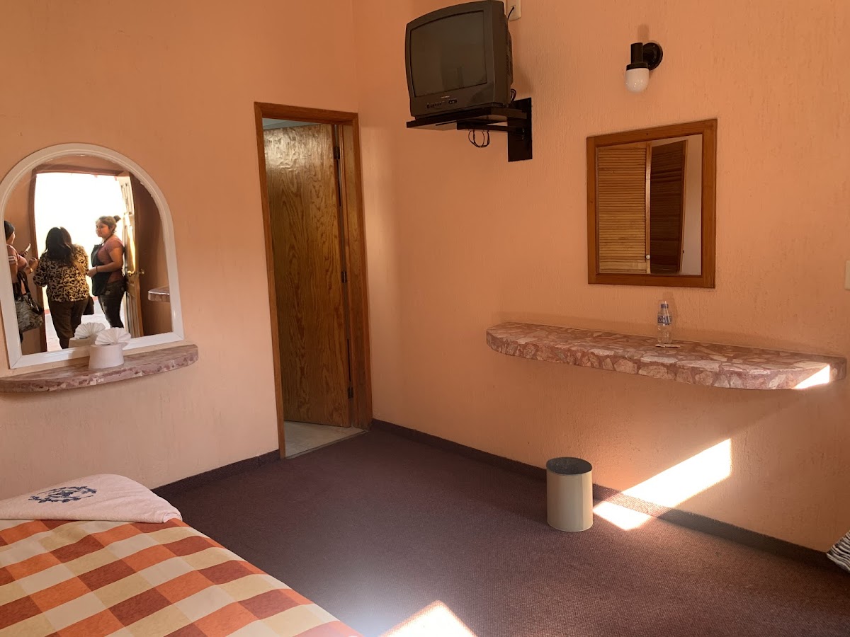 Hotel EL MARQUES photo 2