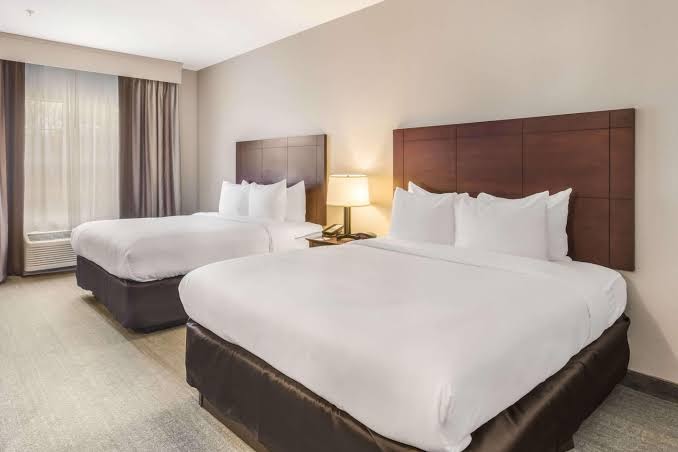 Comfort Inn & Suites photo 2