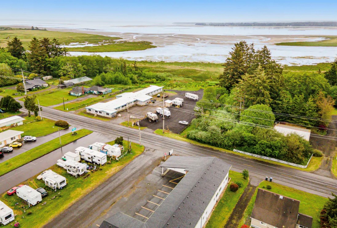 Silver Sands Motel