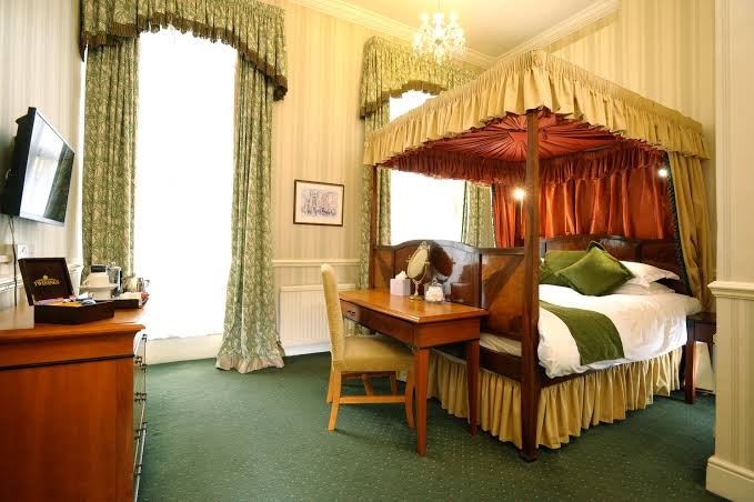 The Royal Hotel photo 2