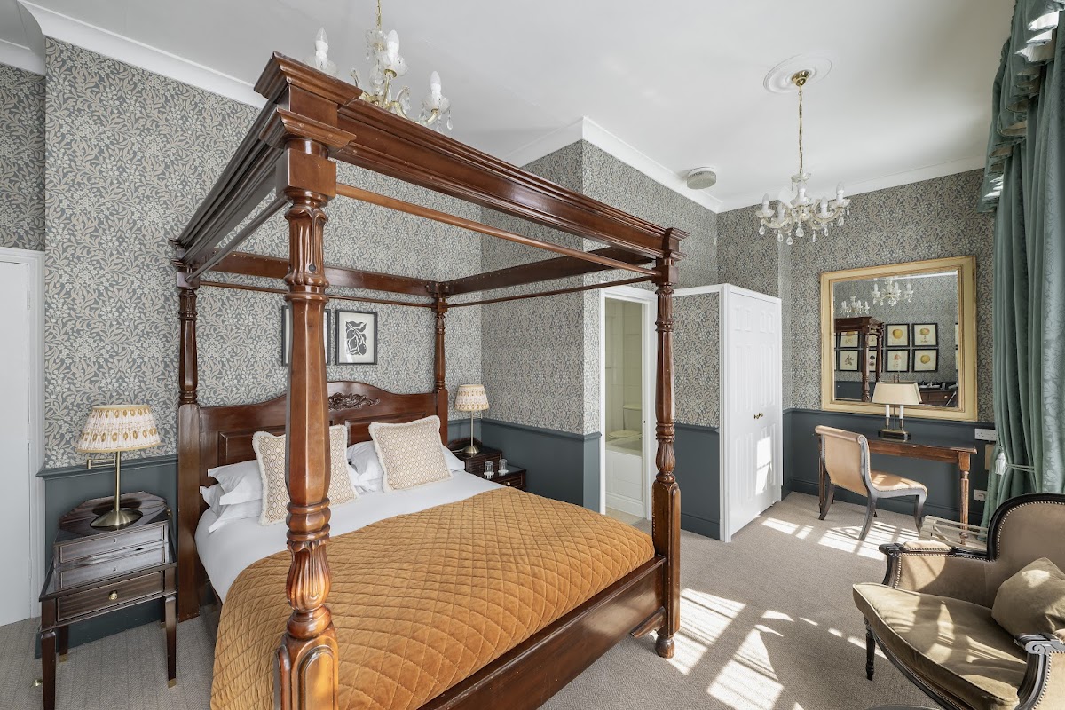 The Royal Hotel photo 3
