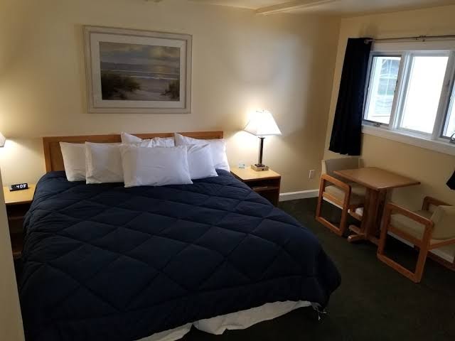 Captain's Quarters Motel photo 2