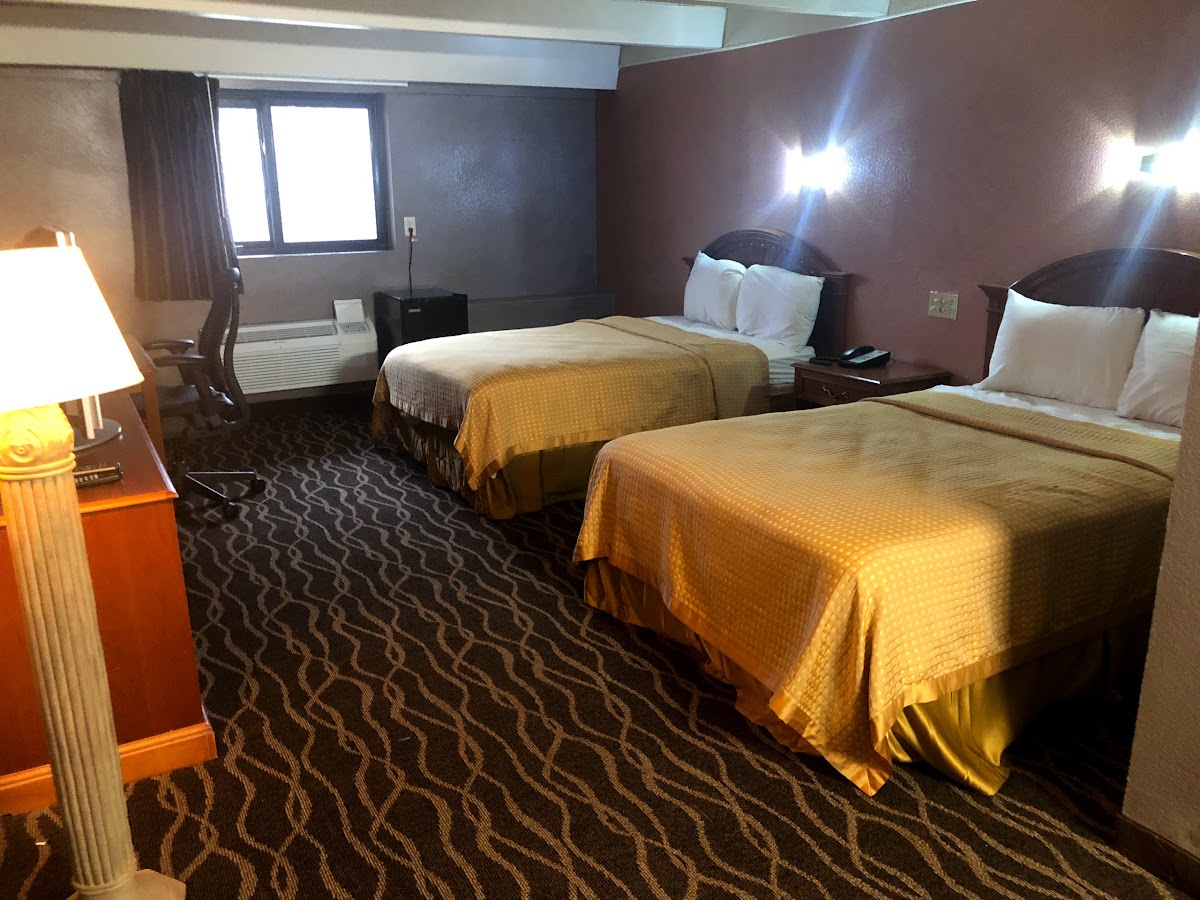 Economy Inn & Suites photo 3